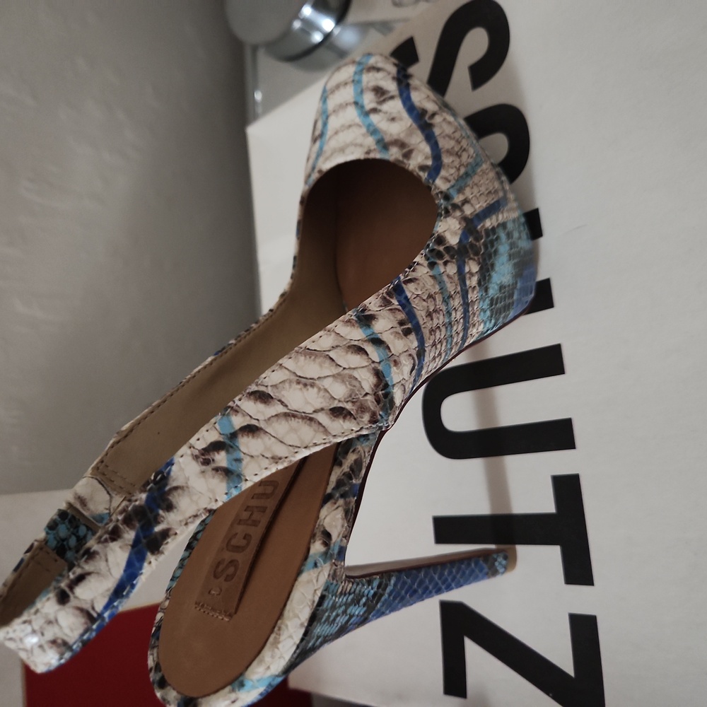 BRAND NEW SNAKESKIN PUMPS